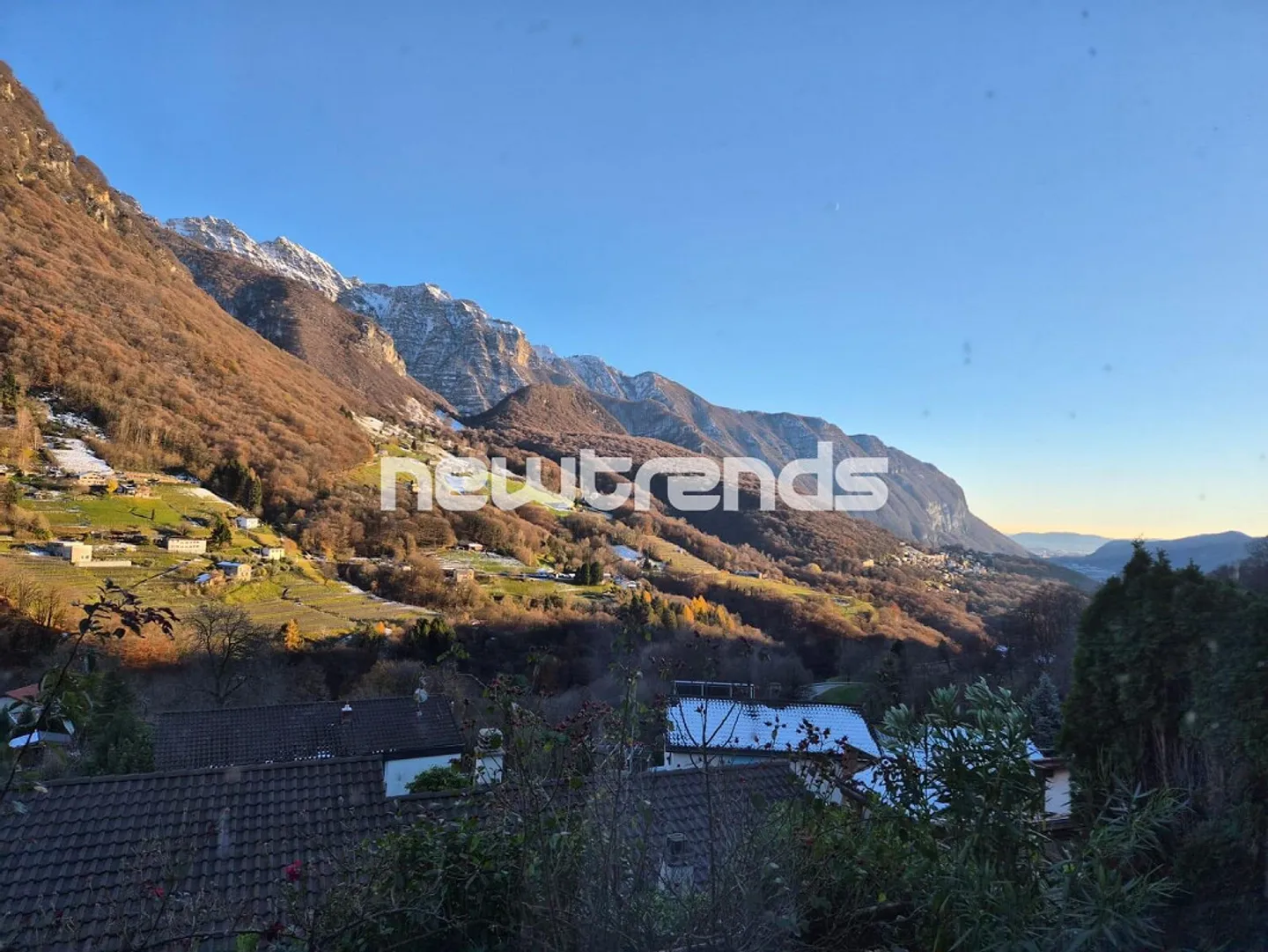Casa bifamiliare ad Arogno con vista panoramica e giardino privato. - Foto 12 di 13