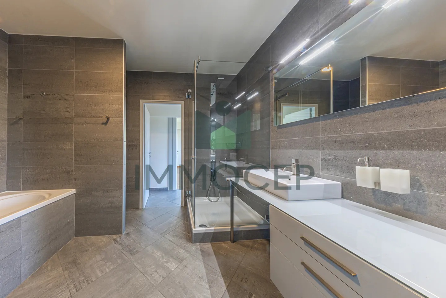 Exclusivité : 5 pièces avec 125 m2 de poids au 4ème étage à Versoix - Photo 3 sur 9