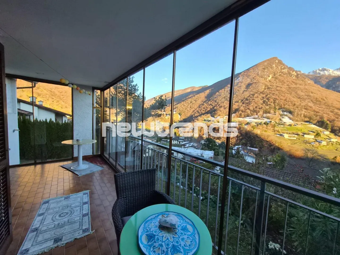 Casa bifamiliare ad Arogno con vista panoramica e giardino privato. - Foto 13 di 13