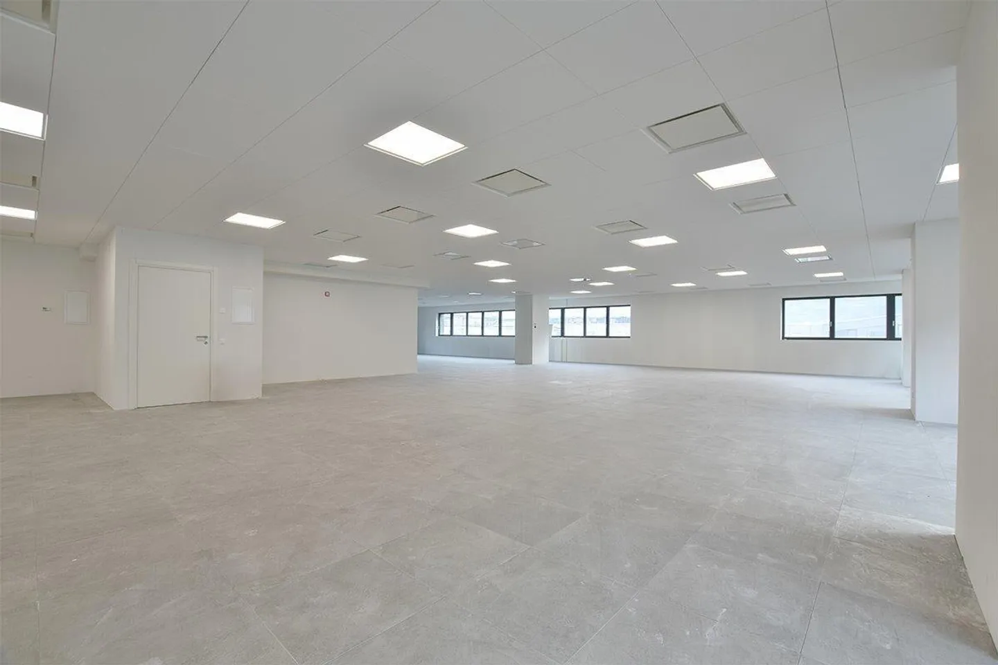 Commercial spaces in a strategic zone | Commercial surfaces... - Photo 2 of 9