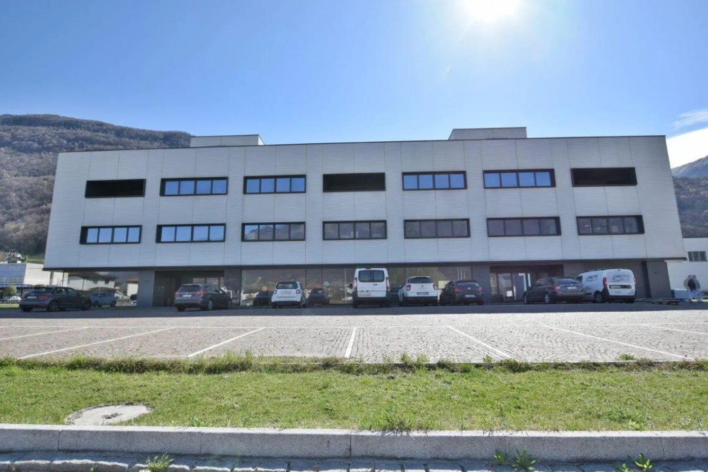 Commercial spaces in a strategic zone | Commercial surfaces... - Photo 9 of 9