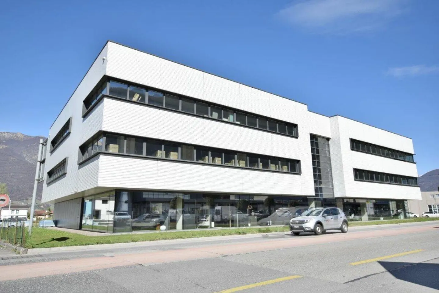 Commercial spaces in a strategic zone | Commercial surfaces... - Photo 7 of 9