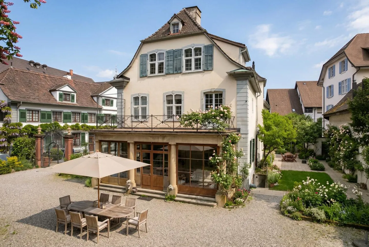 OPPORTUNITÉ UNIQUE - MAISON DE CAMPAGNE SEIGNEURIALE AVEC JARDIN UNIQUE - Photo 1 sur 11