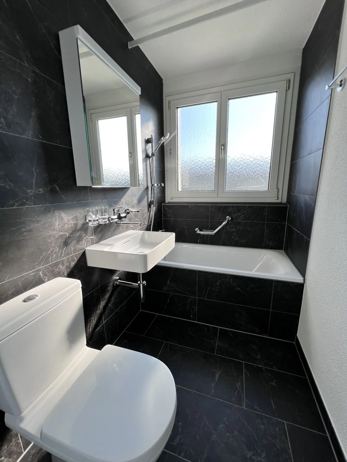 Appartement 3,5 pièces avec vue sur la verdure - Photo 2 sur 8