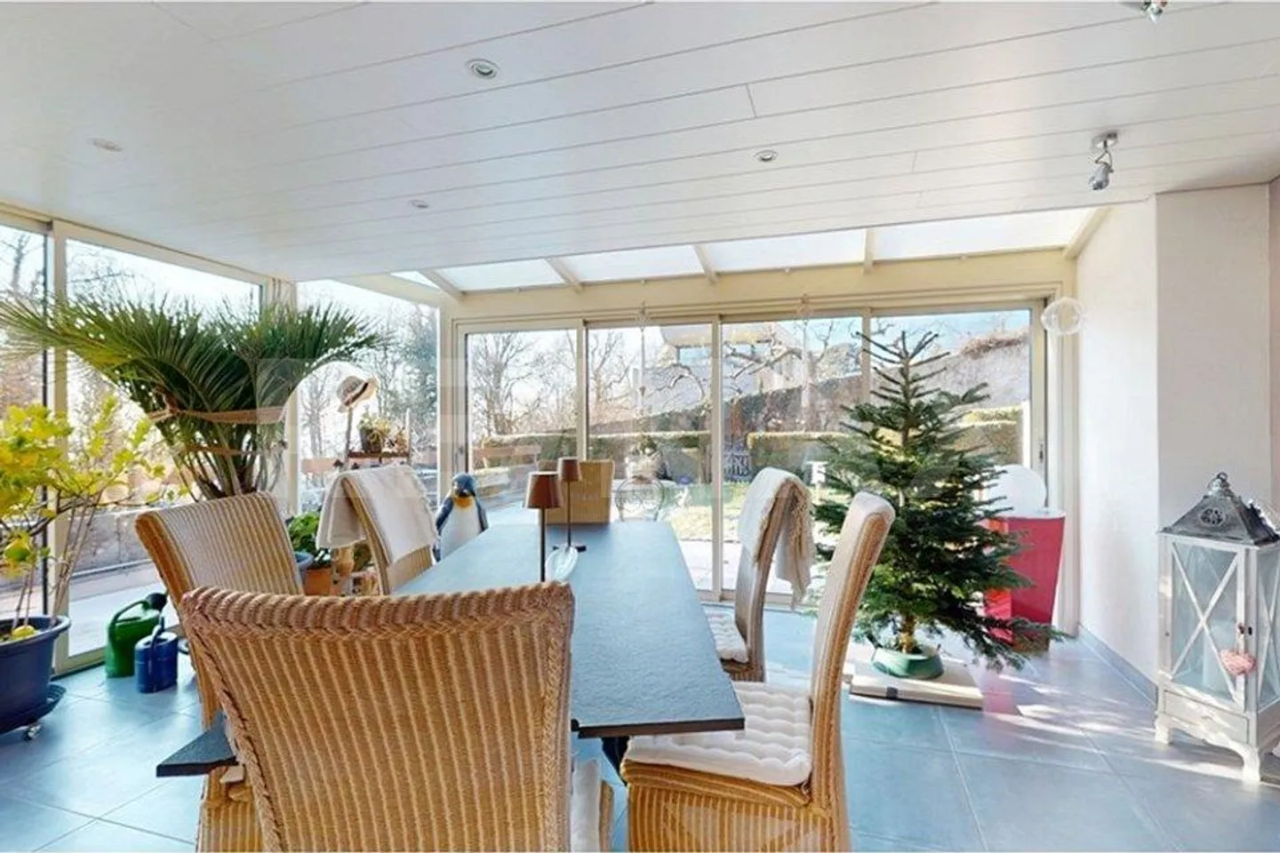 Appartement de 5,5 pièces avec beaucoup de lumière, de grands espaces extérieurs et des finitions de haute qualité - Photo 6 sur 13