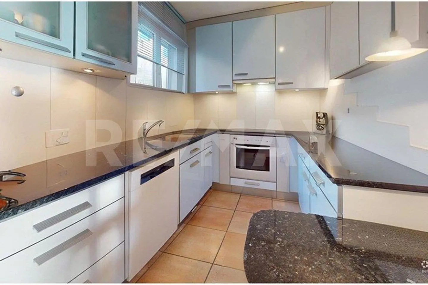 Appartement de 5,5 pièces avec beaucoup de lumière, de grands espaces extérieurs et des finitions de haute qualité - Photo 7 sur 13