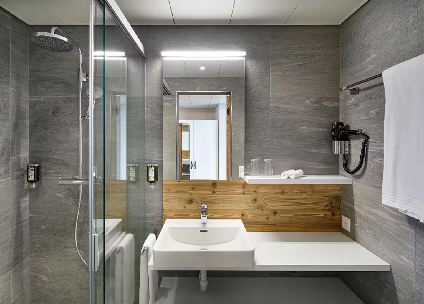 Modern Apartment in Kloten - Photo 7 of 7