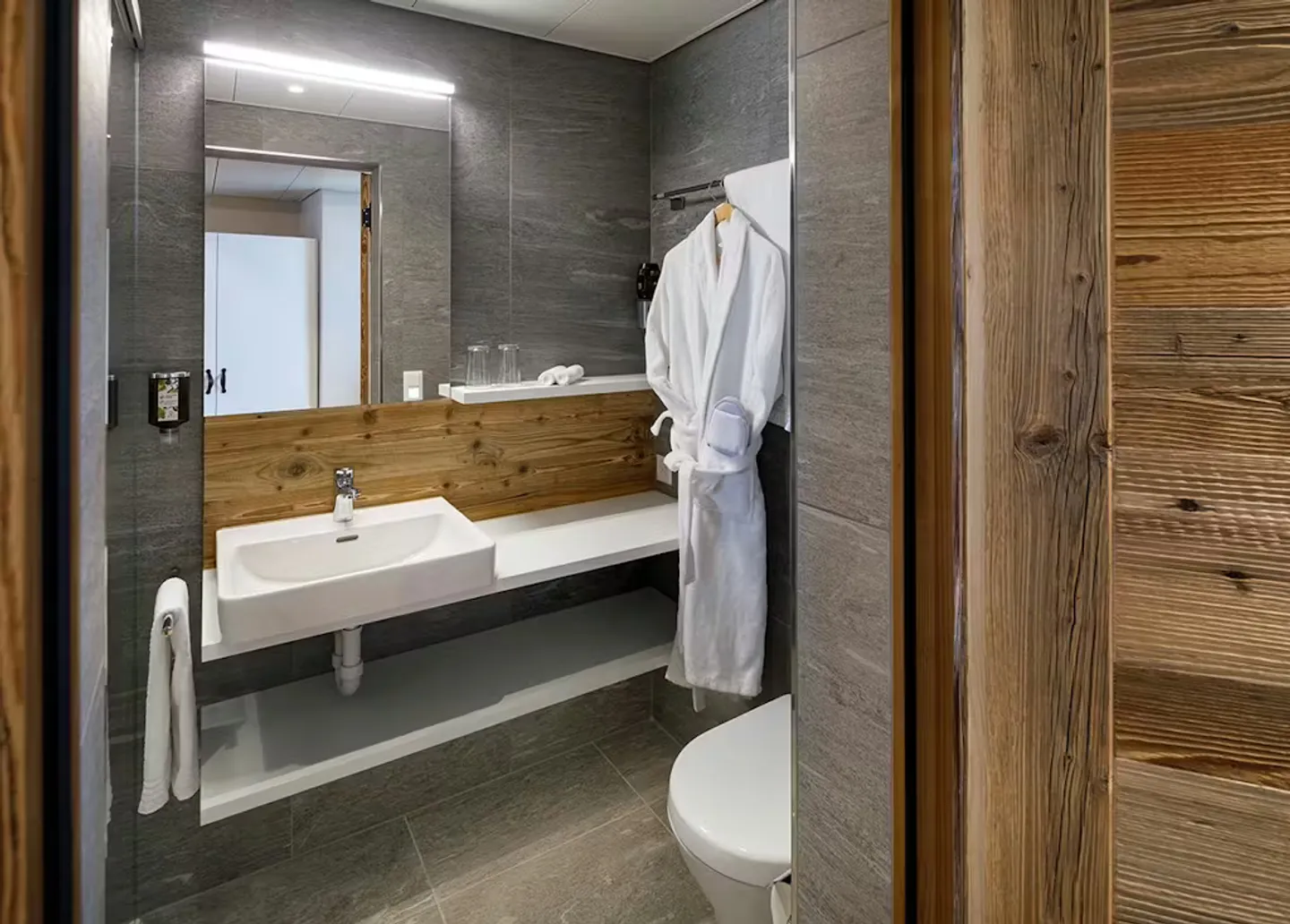 Modern Apartment in Kloten - Photo 3 of 7