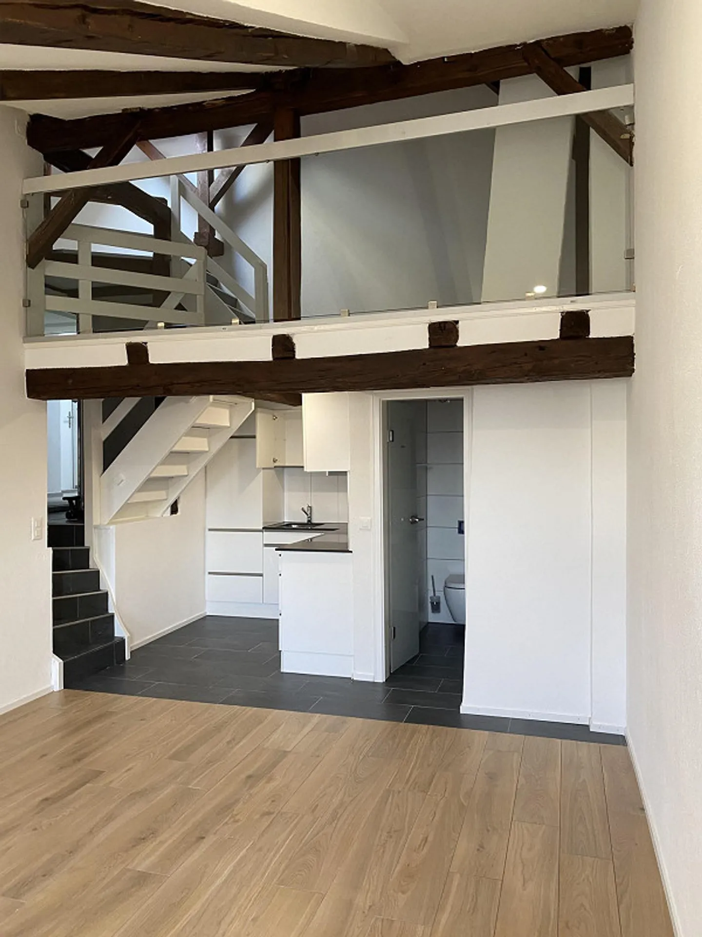 Charming 2.5 Room Apartment in a Central Location - Photo 1 of 6