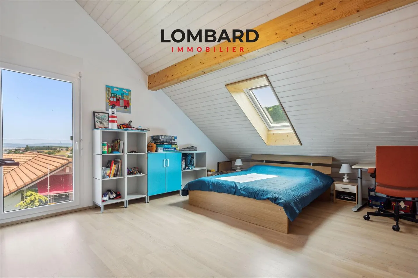 Geräumiges Dachgeschoss mit 4,5 Zimmern und Blick auf den See - Foto 5 von 12