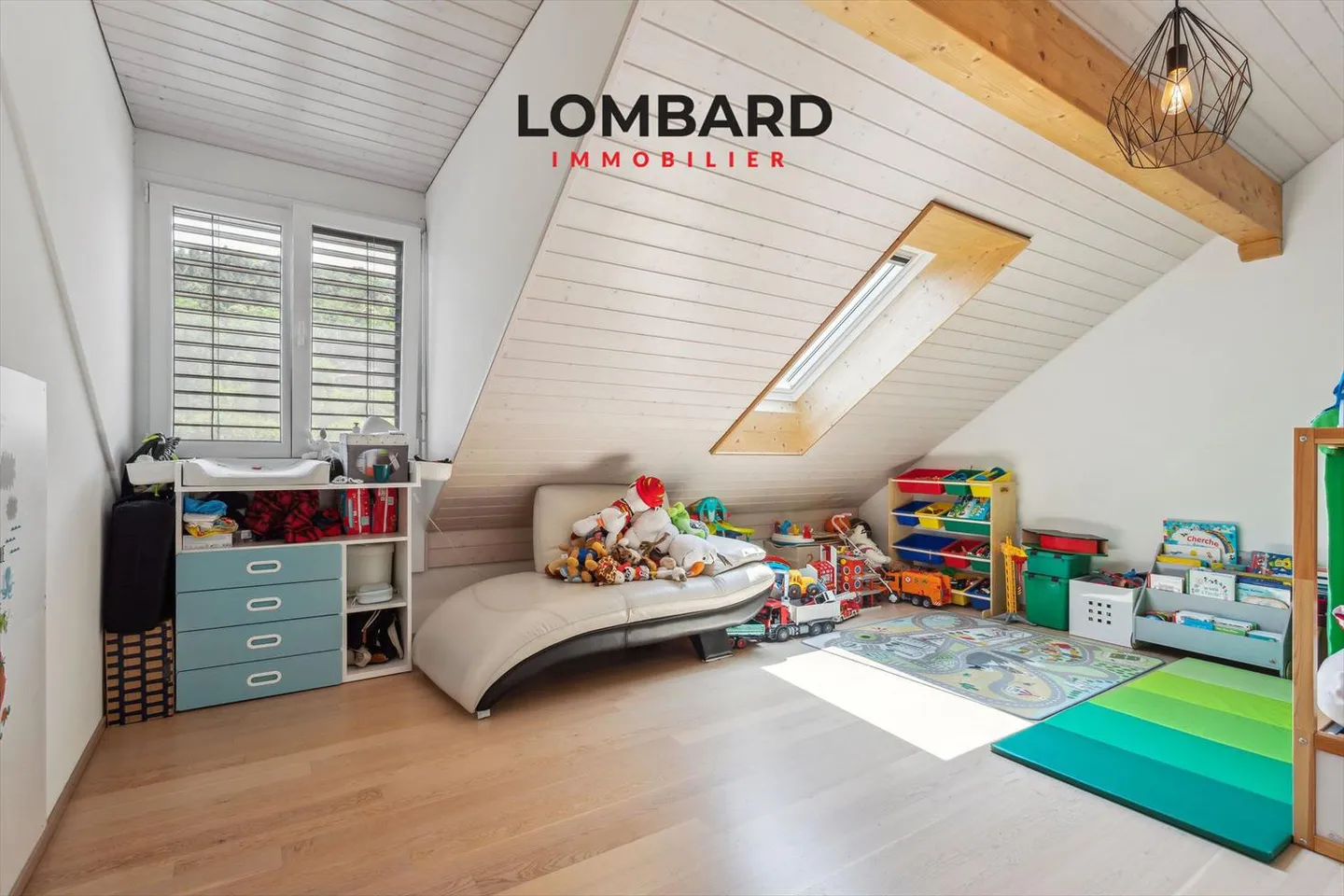 Geräumiges Dachgeschoss mit 4,5 Zimmern und Blick auf den See - Foto 6 von 12