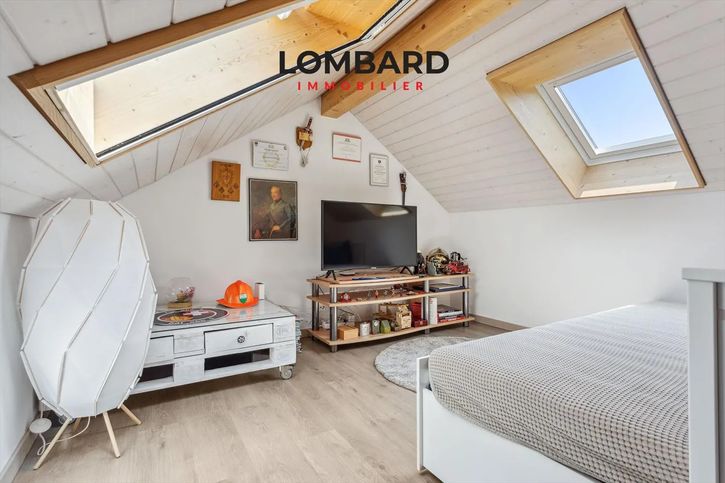 Geräumiges Dachgeschoss mit 4,5 Zimmern und Blick auf den See - Foto 7 von 12