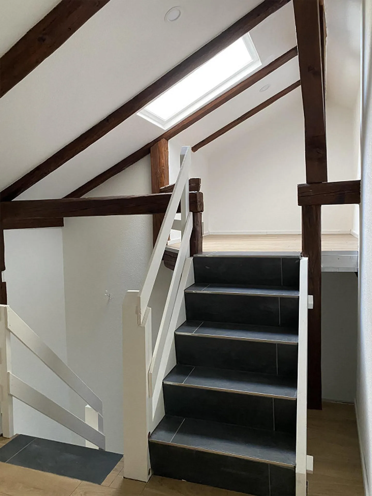 Charming 2.5 Room Apartment in a Central Location - Photo 4 of 6