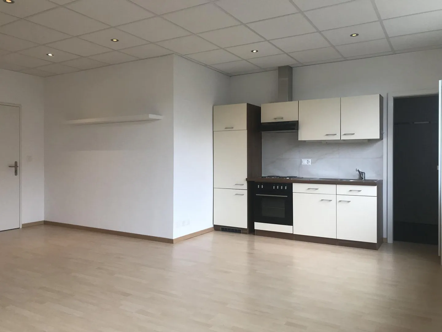 Studio lumineux avec cuisine et WC/douche séparés 40.36 m² - Photo 5 sur 7