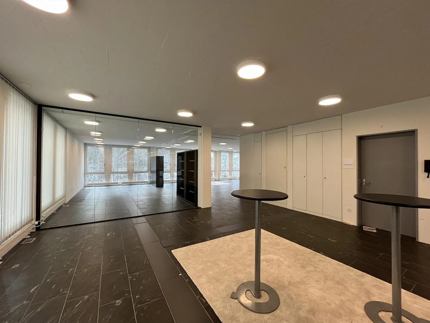 Spazio commerciale ampliato con sala riunioni separata - Foto 2 di 10