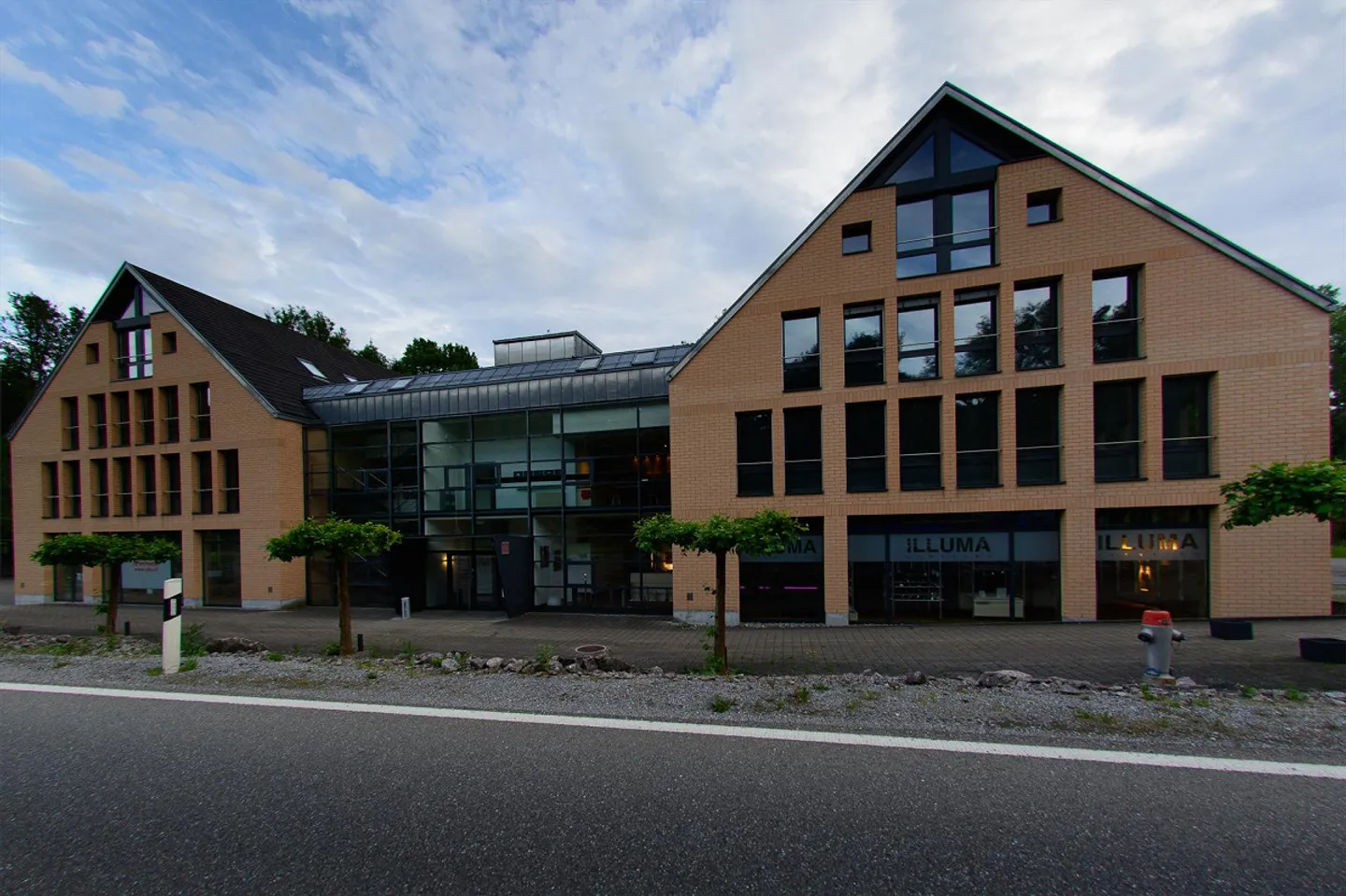 Spazio commerciale ampliato con sala riunioni separata - Foto 9 di 10