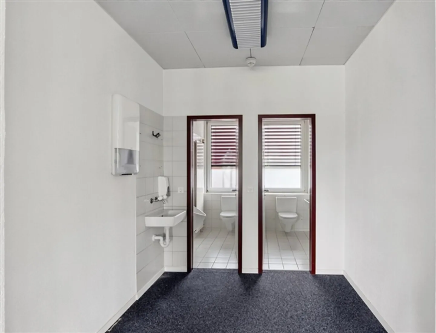 Moderno, elegante e pronto per le tue visioni - il tuo nuovo spazio ufficio! - Foto 9 di 10