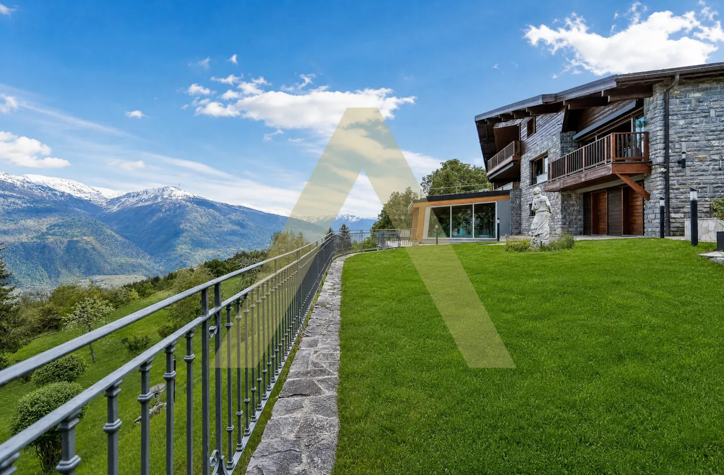 Exclusive chalet with panoramic view - Photo 1 of 14