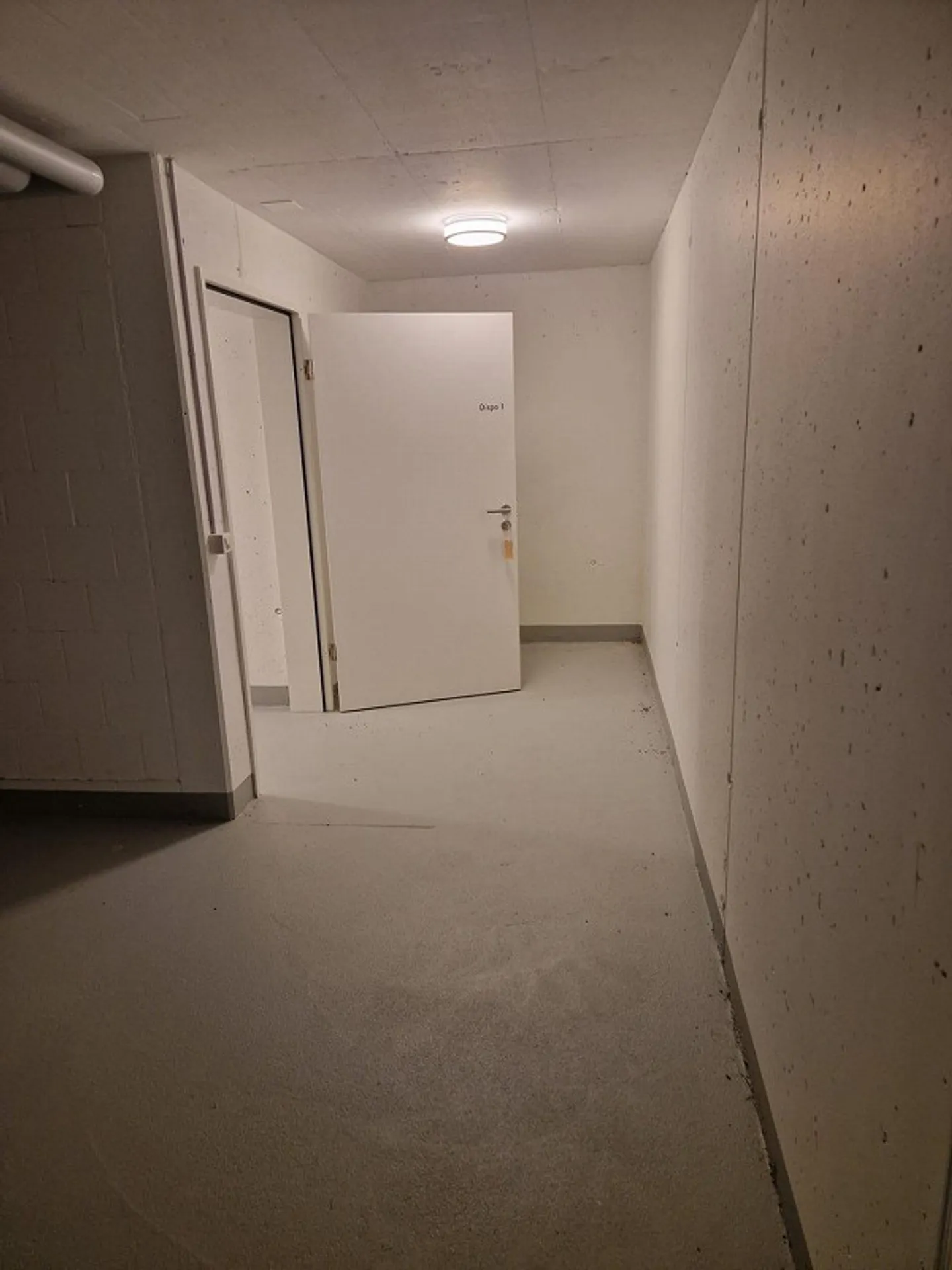 Geräumiger Disporaum in ruhiger Lage - Foto 2 von 6