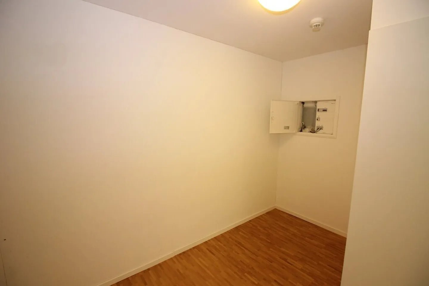 1 mois de loyer gratuit ! Appartement moderne de 2.0 pièces en emplacement central - Photo 3 sur 5