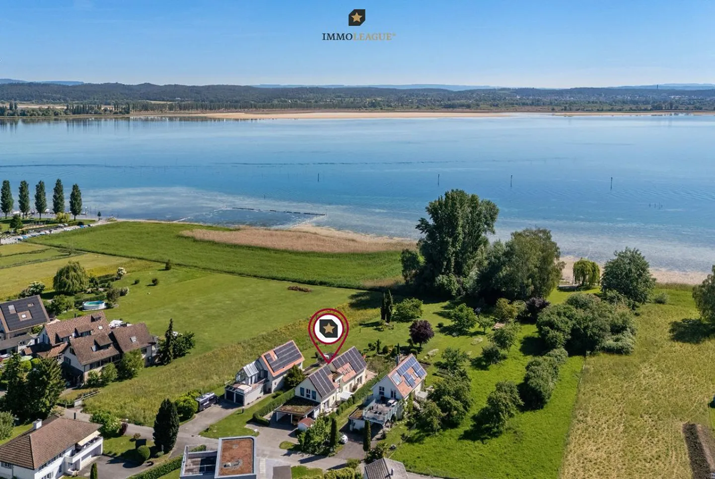 Propriété rare au bord du lac avec un jardin paysager. - Photo 1 sur 9