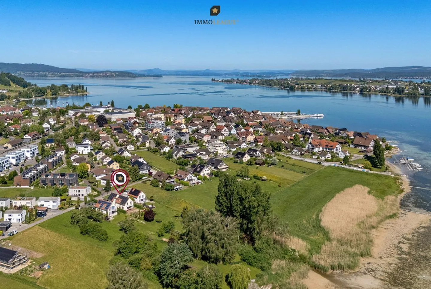 Propriété rare au bord du lac avec un jardin paysager. - Photo 6 sur 9