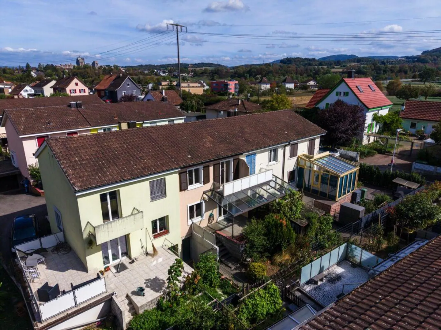 Accogliente casa unifamiliare a schiera con 4 camere e ampio spazio esterno e garage privato - Foto 1 di 13