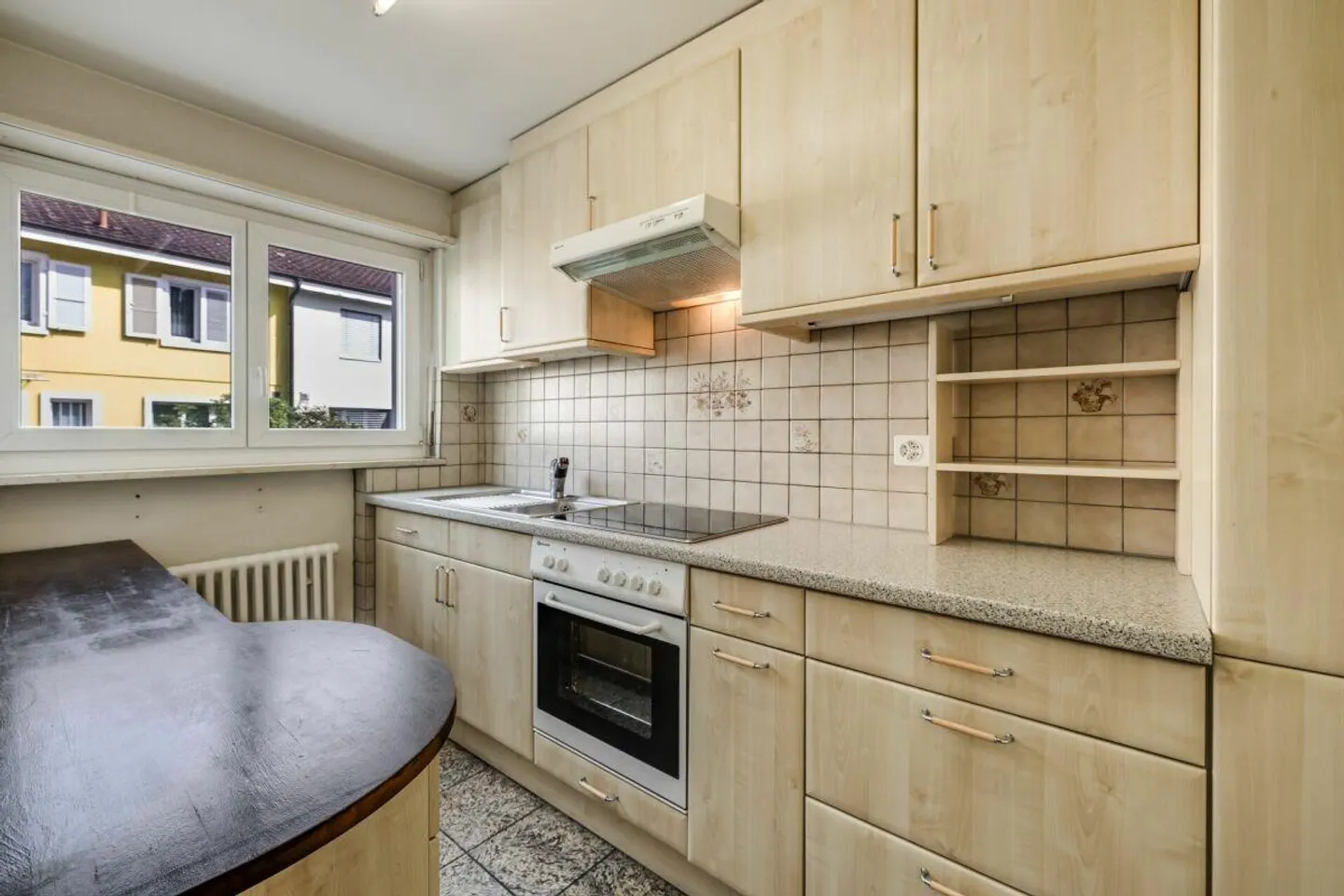 Accogliente casa unifamiliare a schiera con 4 camere e ampio spazio esterno e garage privato - Foto 3 di 13
