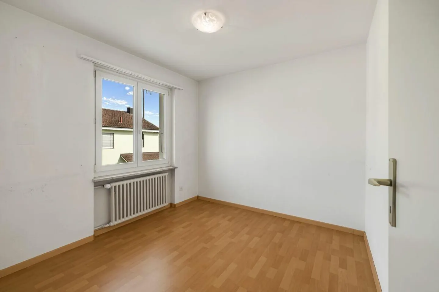Accogliente casa unifamiliare a schiera con 4 camere e ampio spazio esterno e garage privato - Foto 7 di 13