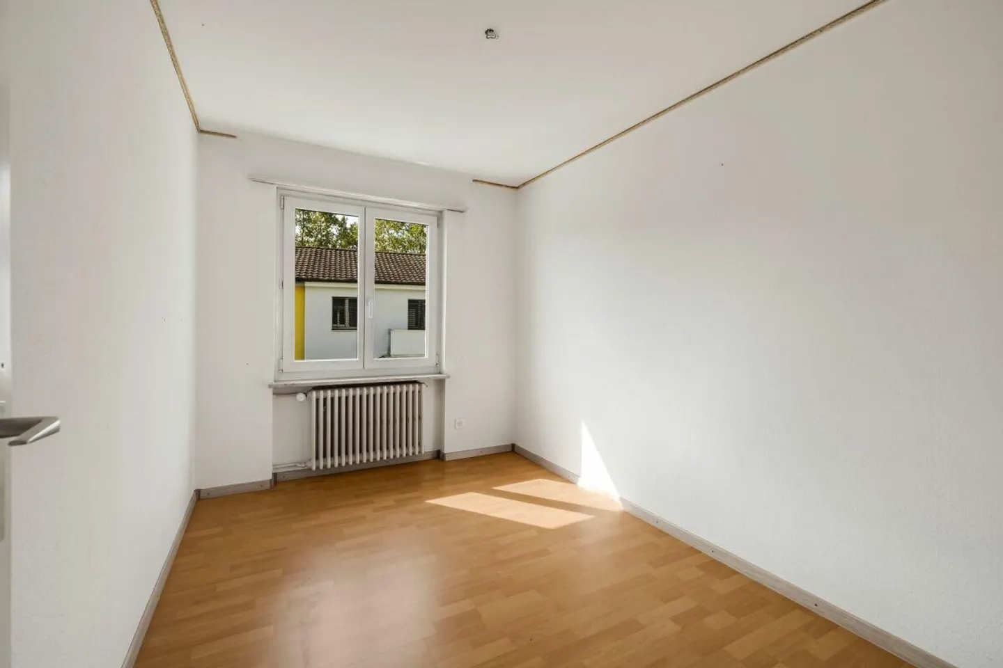 Accogliente casa unifamiliare a schiera con 4 camere e ampio spazio esterno e garage privato - Foto 8 di 13