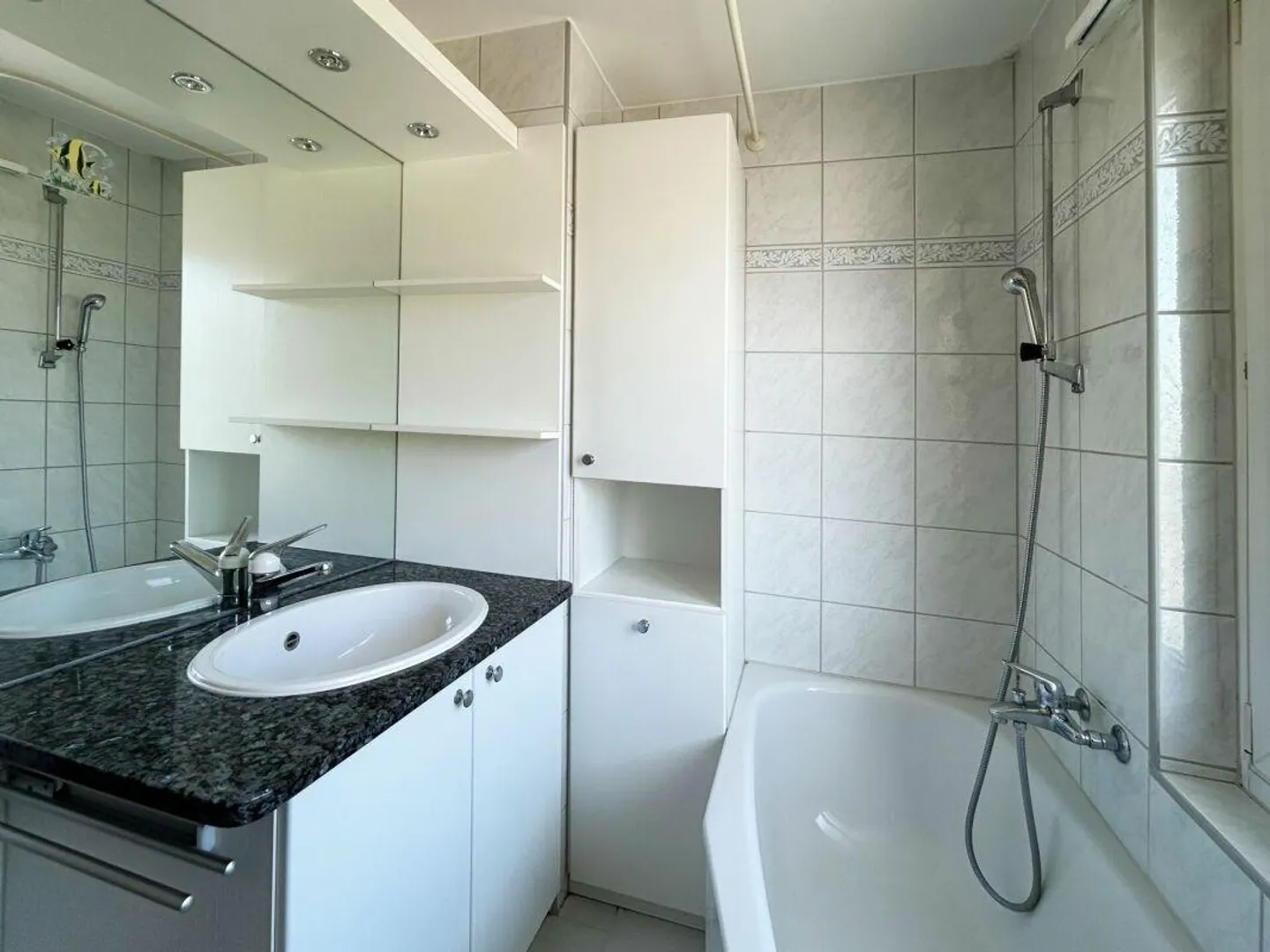 Accogliente casa unifamiliare a schiera con 4 camere e ampio spazio esterno e garage privato - Foto 9 di 13