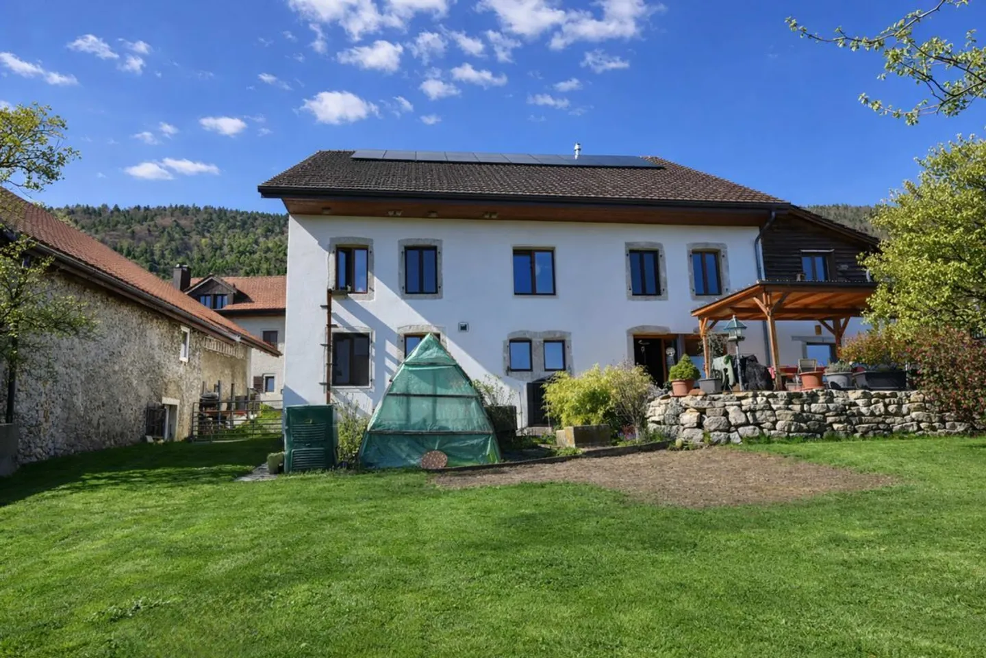 Charming Family Villa in Lamboing - Photo 1 of 13