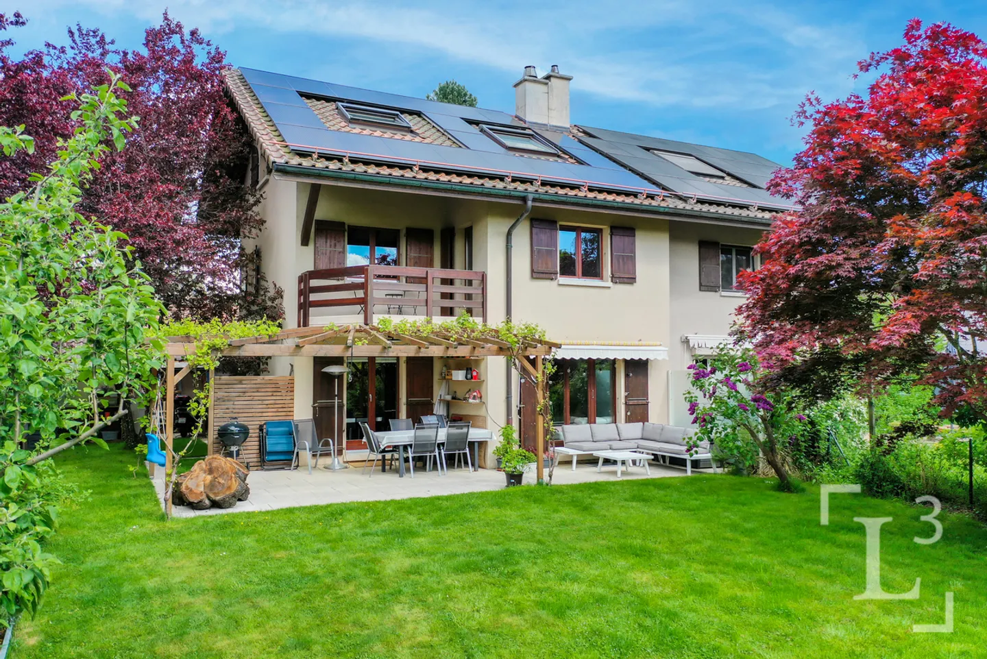 Geräumiges Doppelhaus mit Garten - Foto 1 von 13