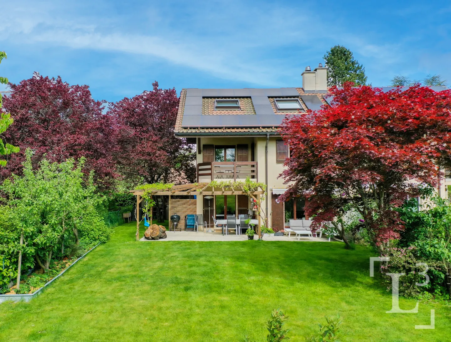 Geräumiges Doppelhaus mit Garten - Foto 3 von 13