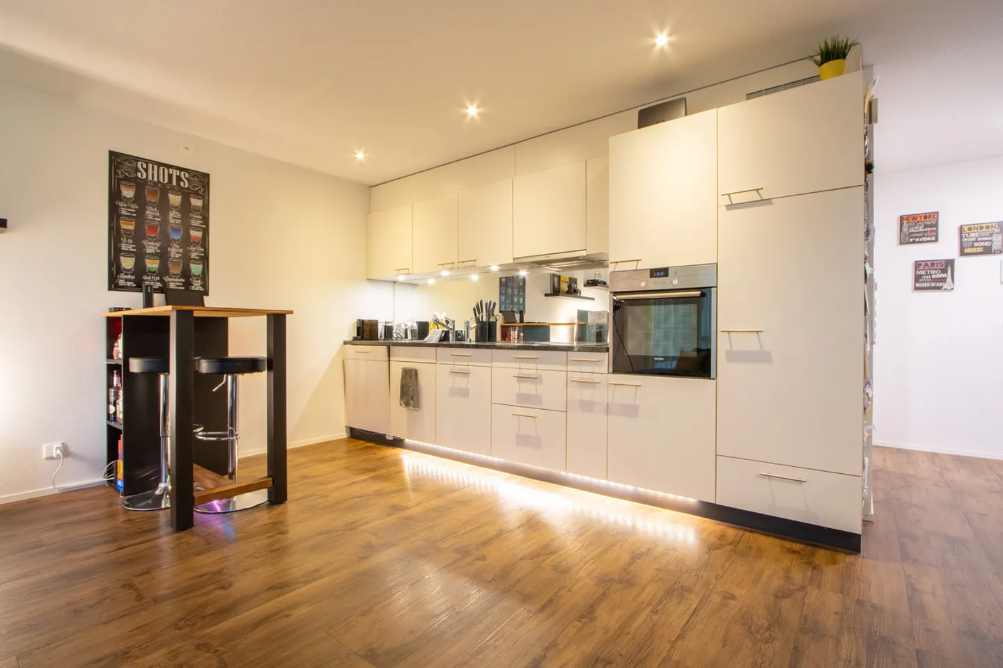 Moderne 2,5-Zimmer-Wohnung in Erlach - Foto 2 von 9