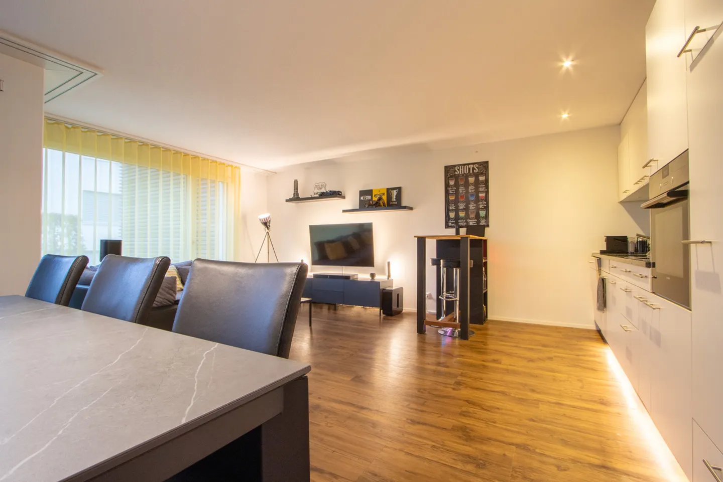 Moderne 2,5-Zimmer-Wohnung in Erlach - Foto 3 von 9