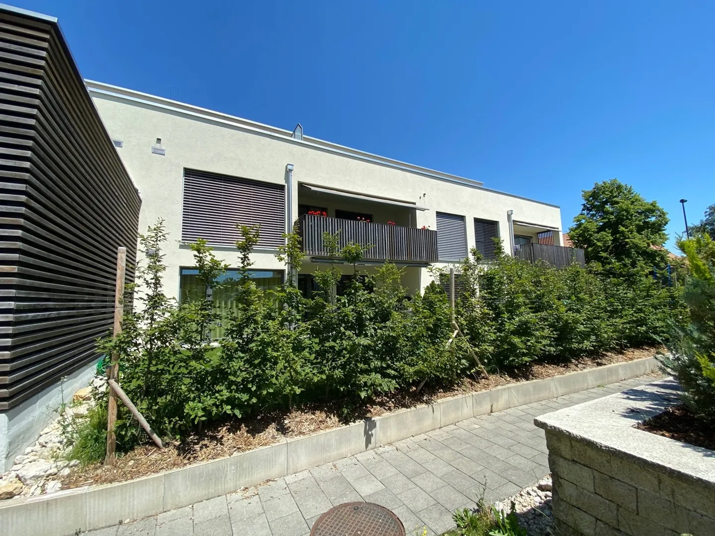 Moderne 2,5-Zimmer-Wohnung in Erlach - Foto 1 von 9