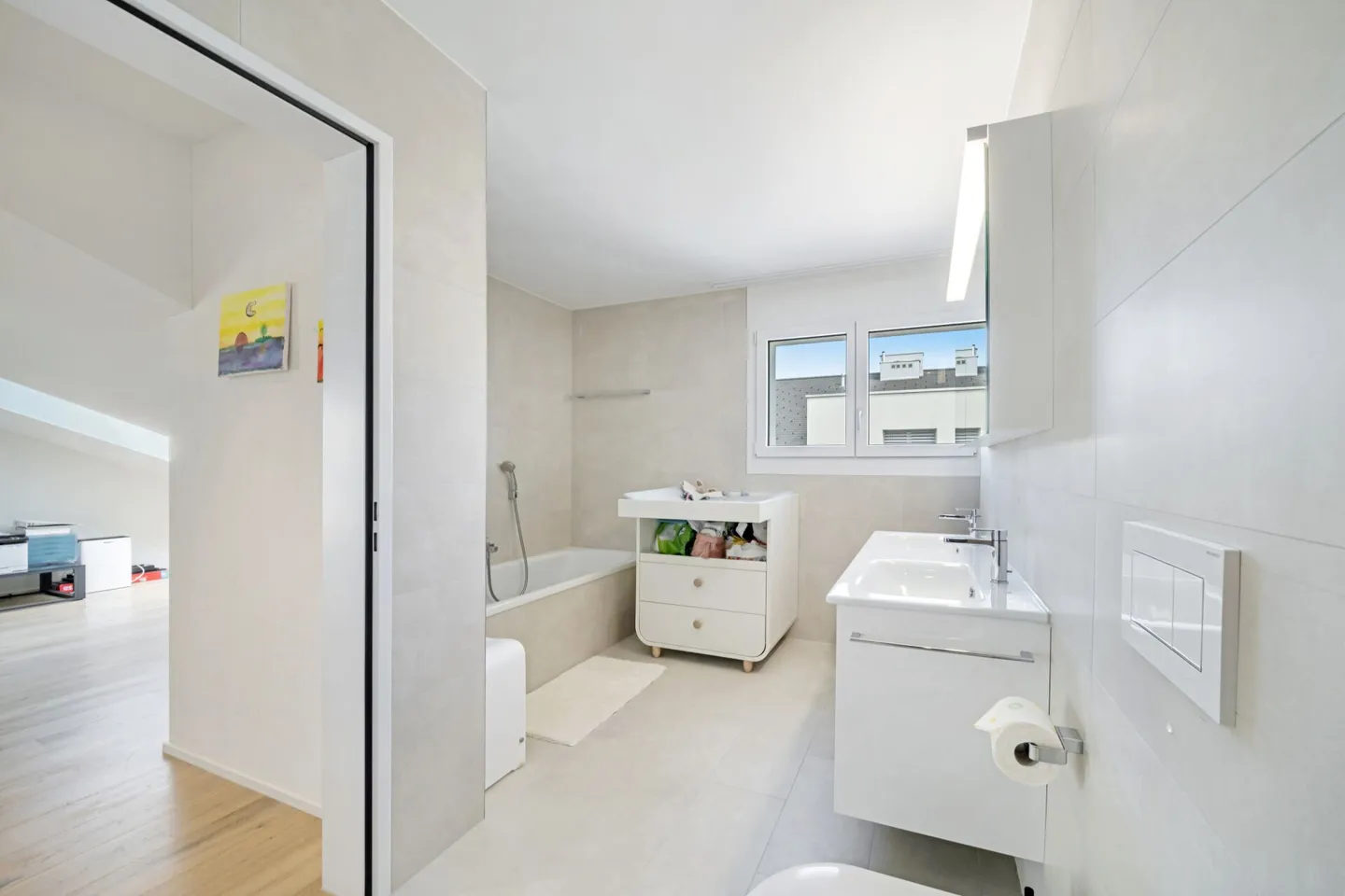 TOP Appartement en Attique de 4,5 pièces avec beaucoup de soleil et vue panoramique - Photo 9 sur 17