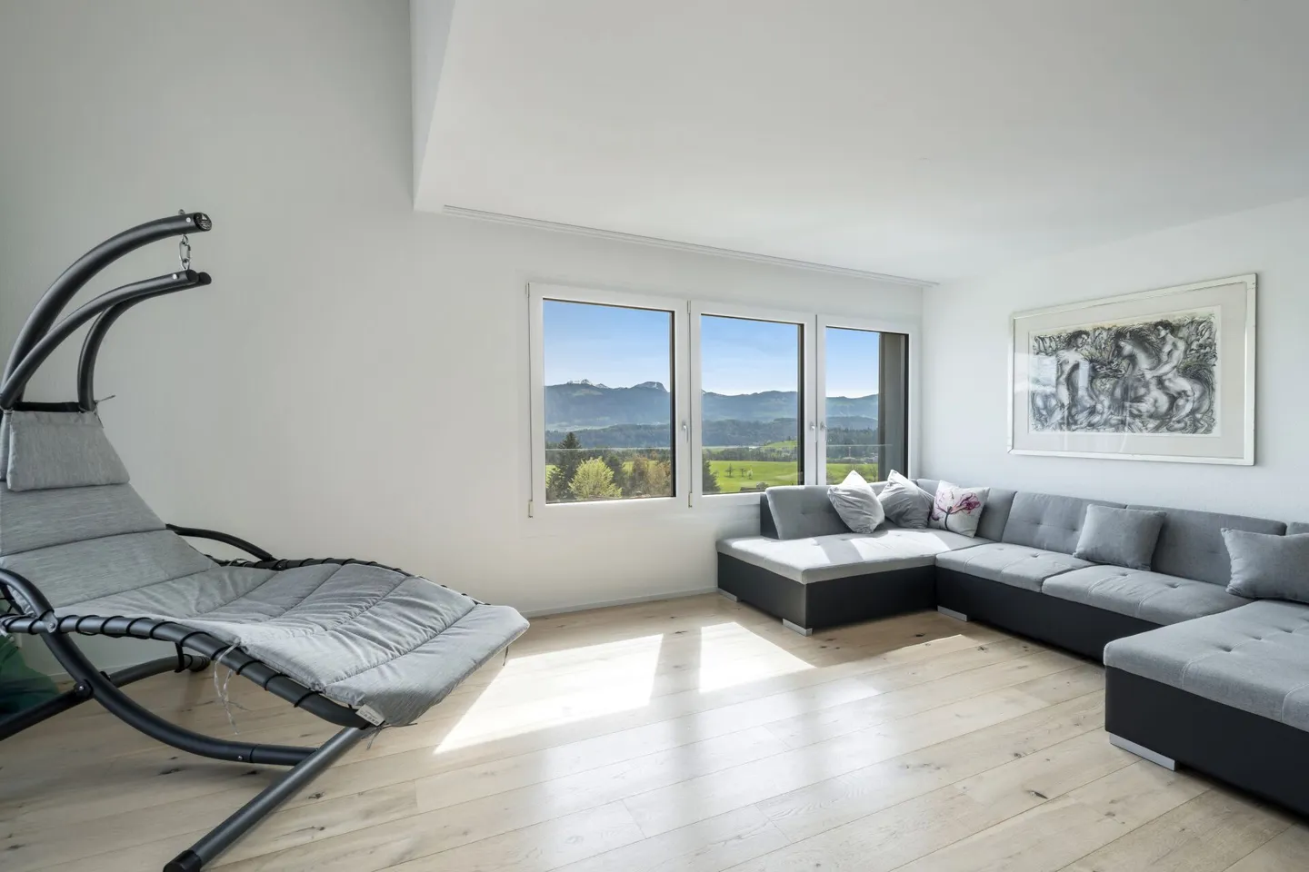 TOP Appartement en Attique de 4,5 pièces avec beaucoup de soleil et vue panoramique - Photo 6 sur 17