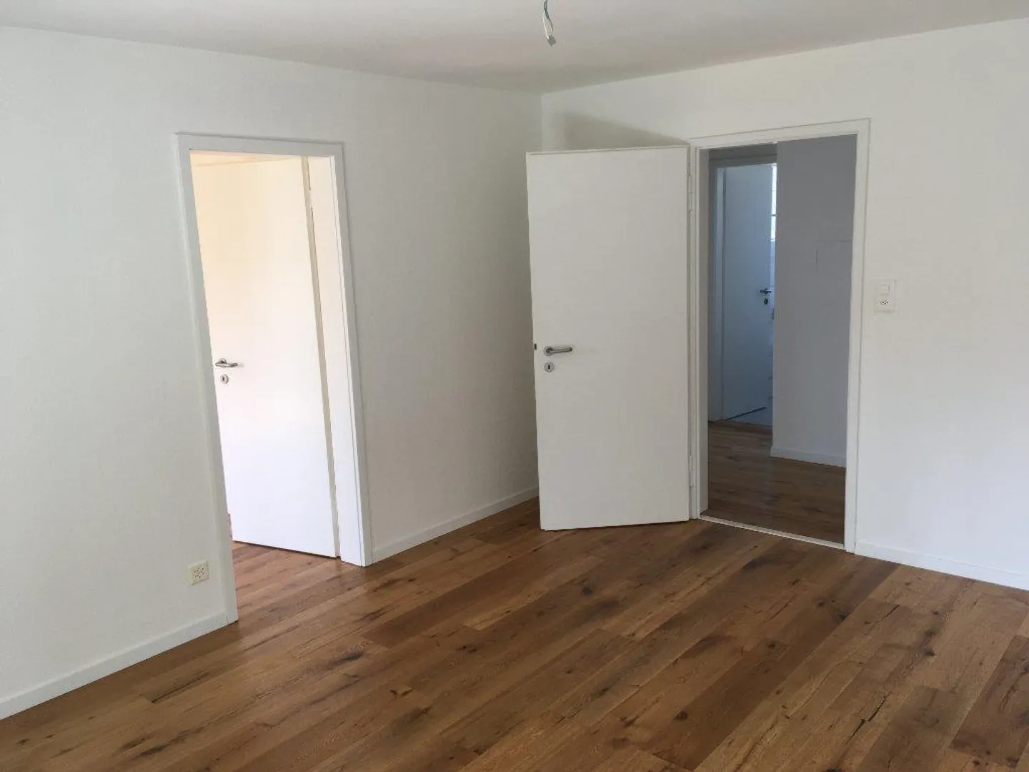 Ampia e luminosa camera doppia con balcone in posizione centrale - Foto 1 di 6