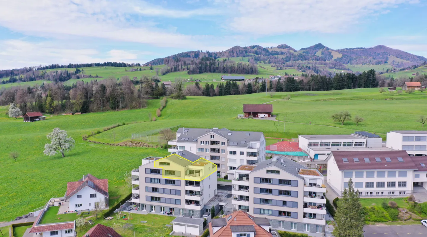 TOP Appartement en Attique de 4,5 pièces avec beaucoup de soleil et vue panoramique - Photo 13 sur 17