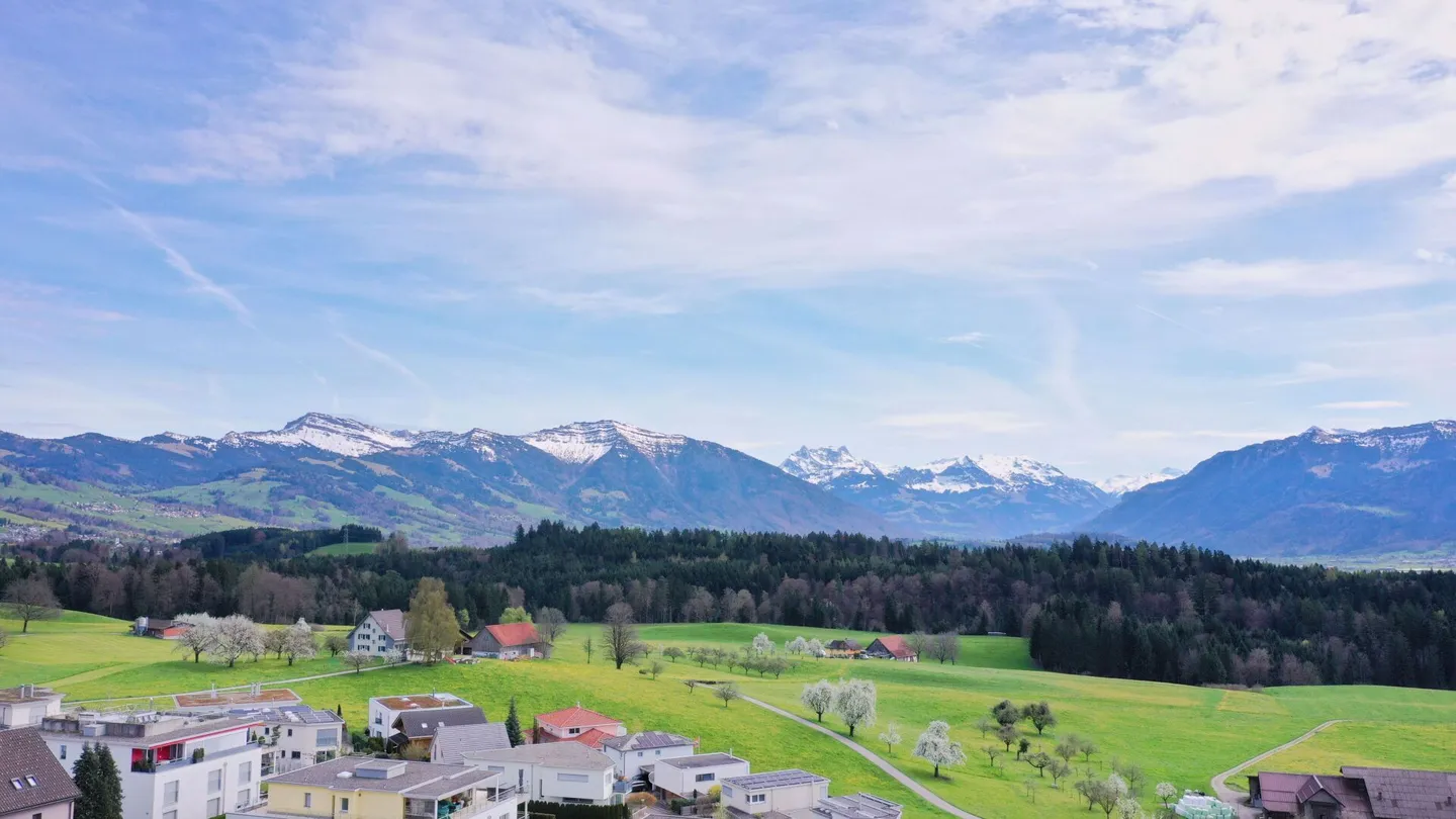 TOP Appartement en Attique de 4,5 pièces avec beaucoup de soleil et vue panoramique - Photo 14 sur 17