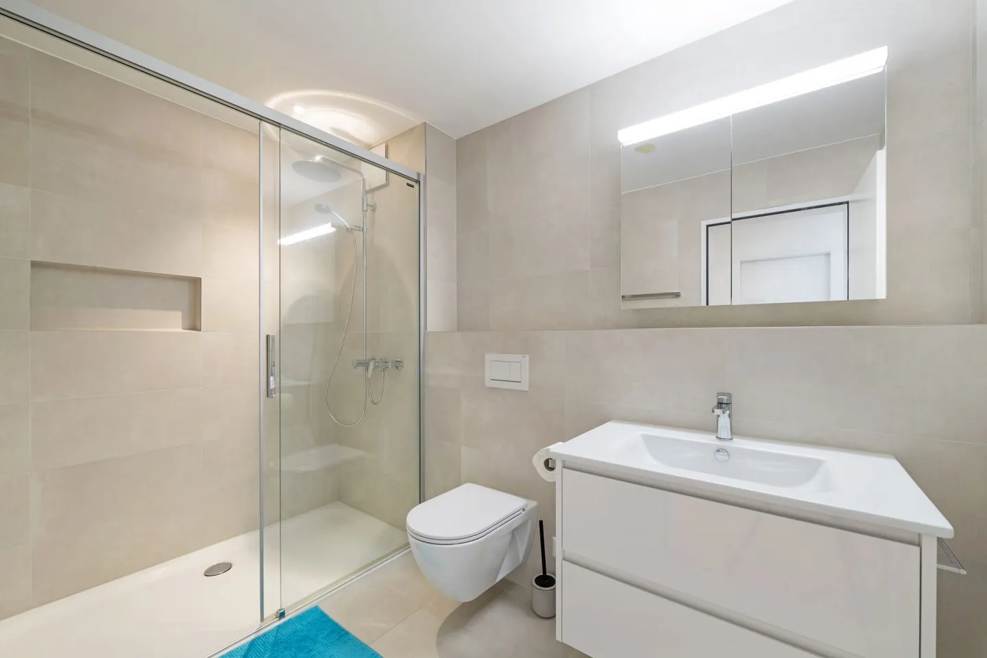 TOP Appartement en Attique de 4,5 pièces avec beaucoup de soleil et vue panoramique - Photo 12 sur 17