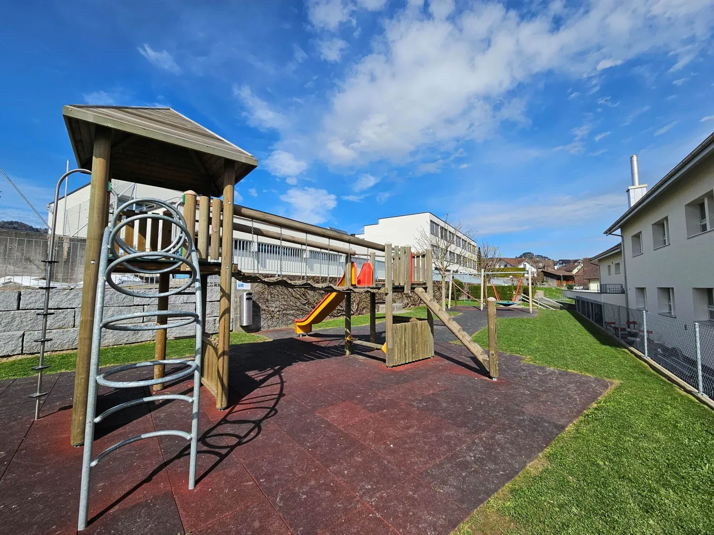 TOP Appartement en Attique de 4,5 pièces avec beaucoup de soleil et vue panoramique - Photo 17 sur 17