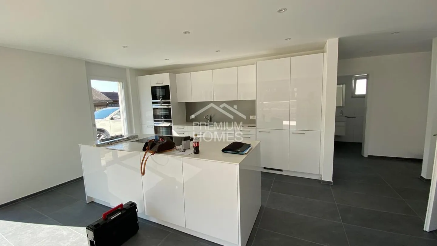 Stylish Single Family Home - Photo 4 of 7