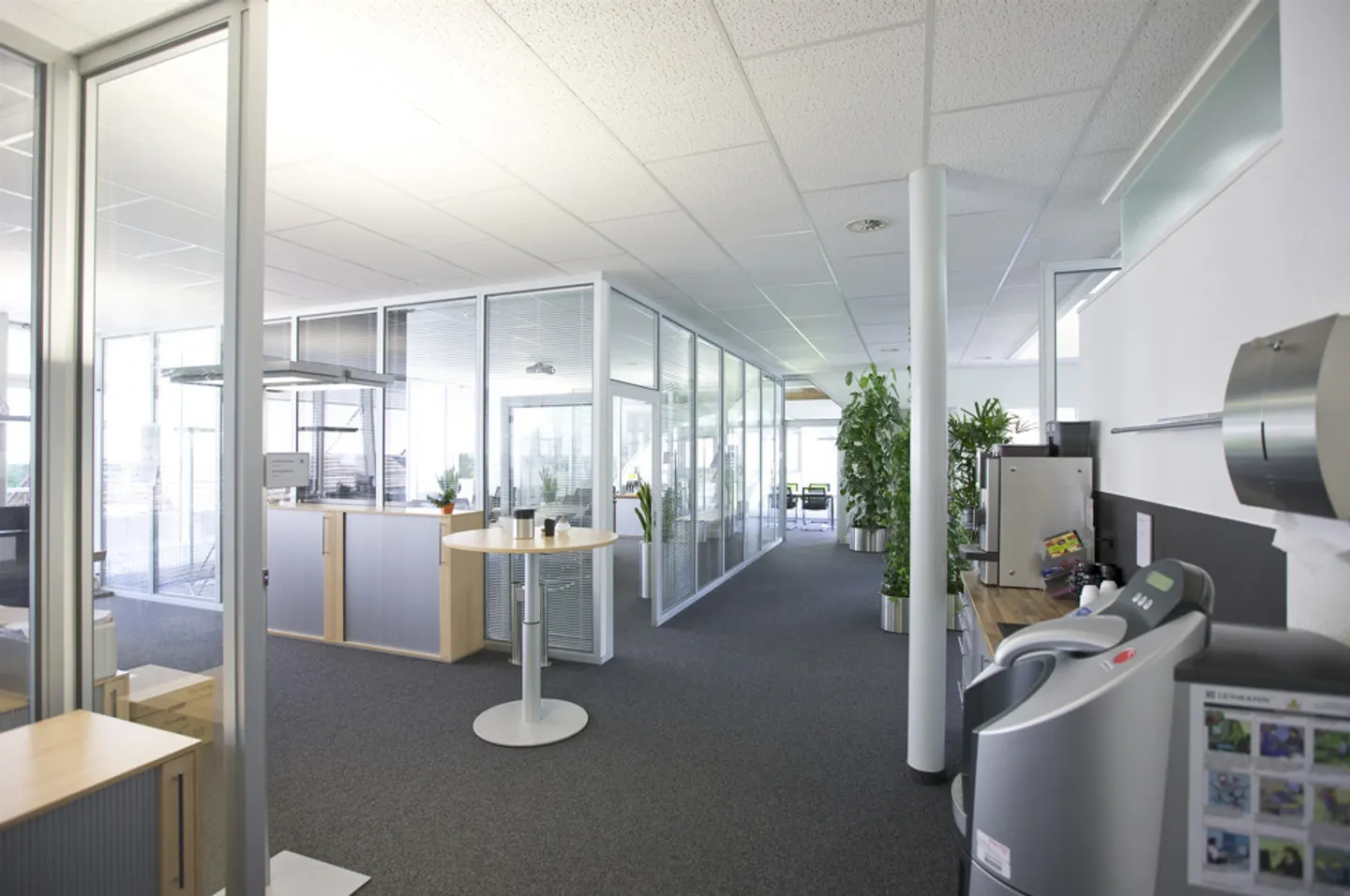 Moderne Bürofläche in zentraler Lage - Foto 3 von 9