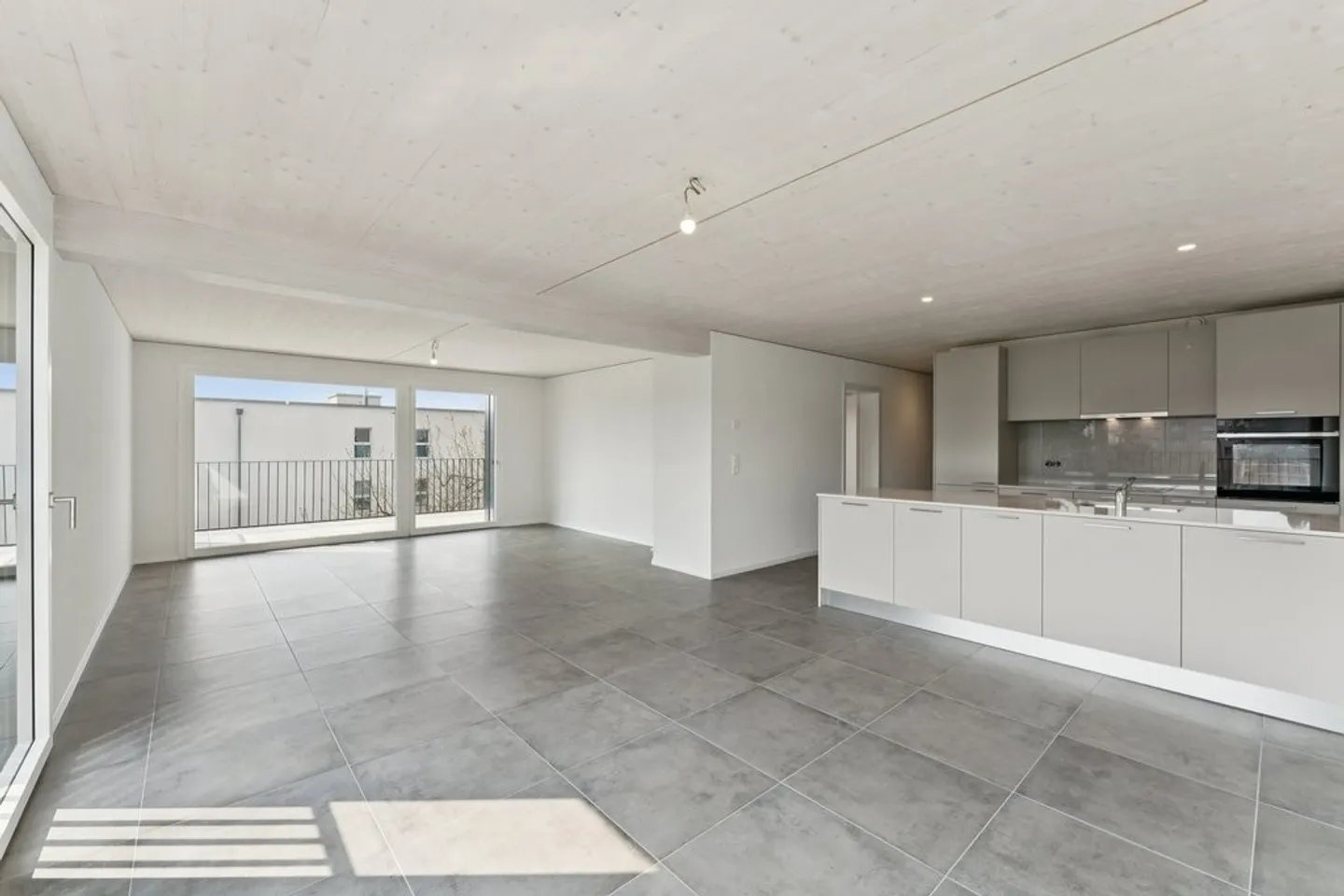 Appartement Moderne dans Quartier Calme - Photo 2 sur 11