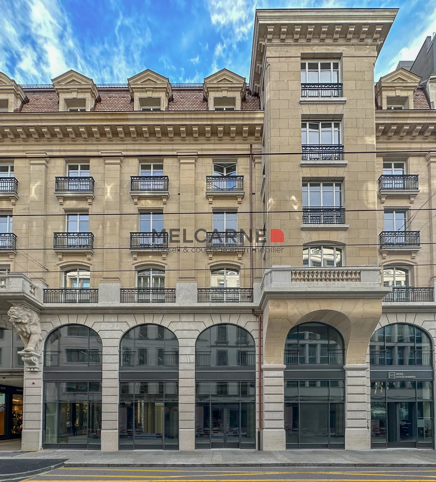 Arcade in affitto di circa 528 m2 Rue du Rhône - Foto 3 di 4