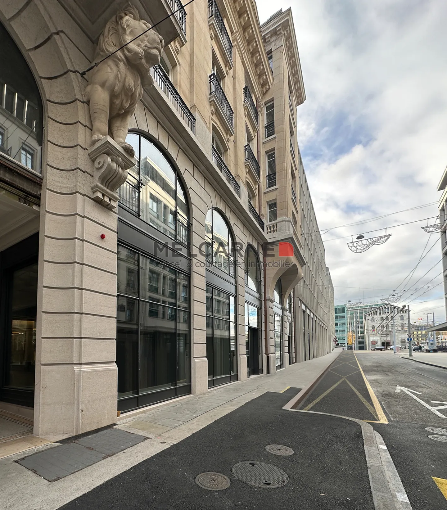 Arcade in affitto di circa 528 m2 Rue du Rhône - Foto 1 di 4