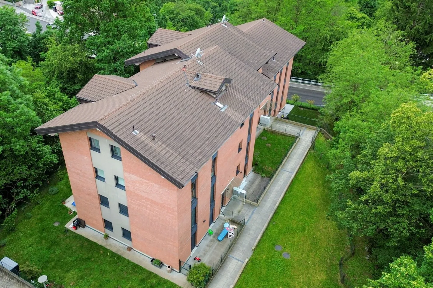 Bell'appartamento di 3,5 stanze con sala hobby multifunzionale - Foto 7 di 8